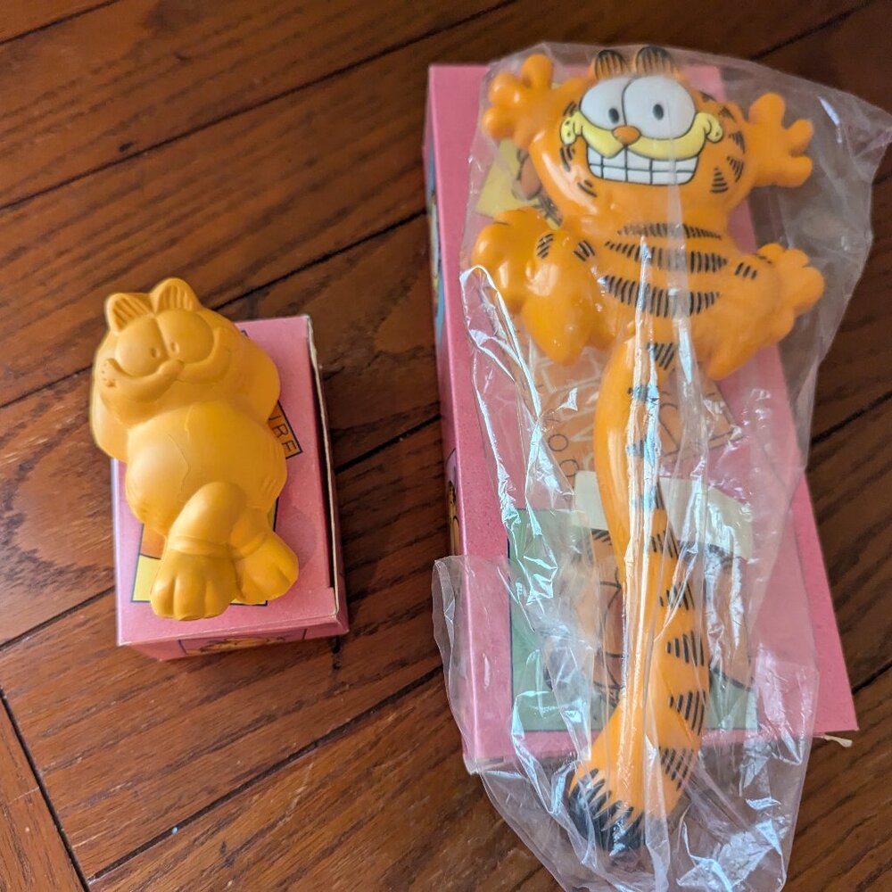100% Pure Garfield Soap & Bath Brush Vintage 1978 Avon Products Pink Box NIB